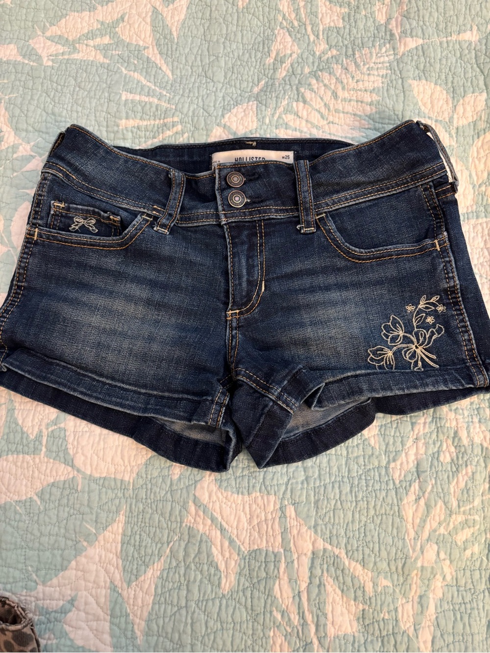 Hollister Low-rise Shortie Short with White Floral Stitching - women’s 25